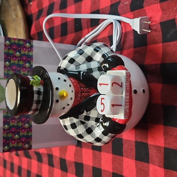 Scentsy Kickoff to Christmas Snowman Warmer - Picture 2 of 8